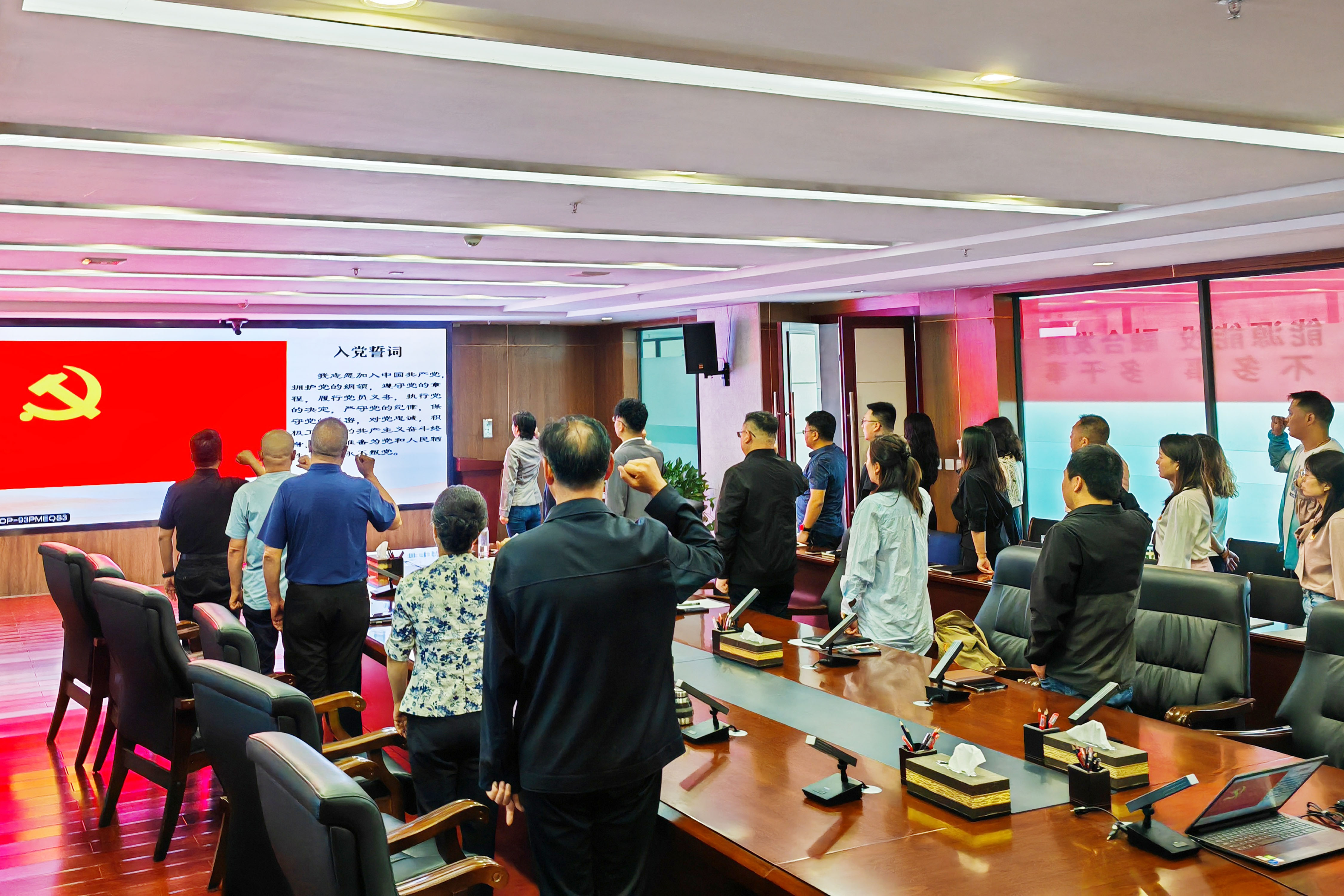 1730862919908356.jpg 七一活動(dòng)-重溫入黨誓詞1.jpg